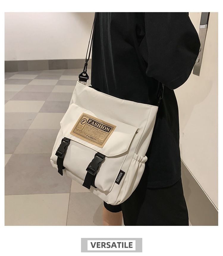 Hikuozy - Nylon Tote Bag met gesp en letterprint