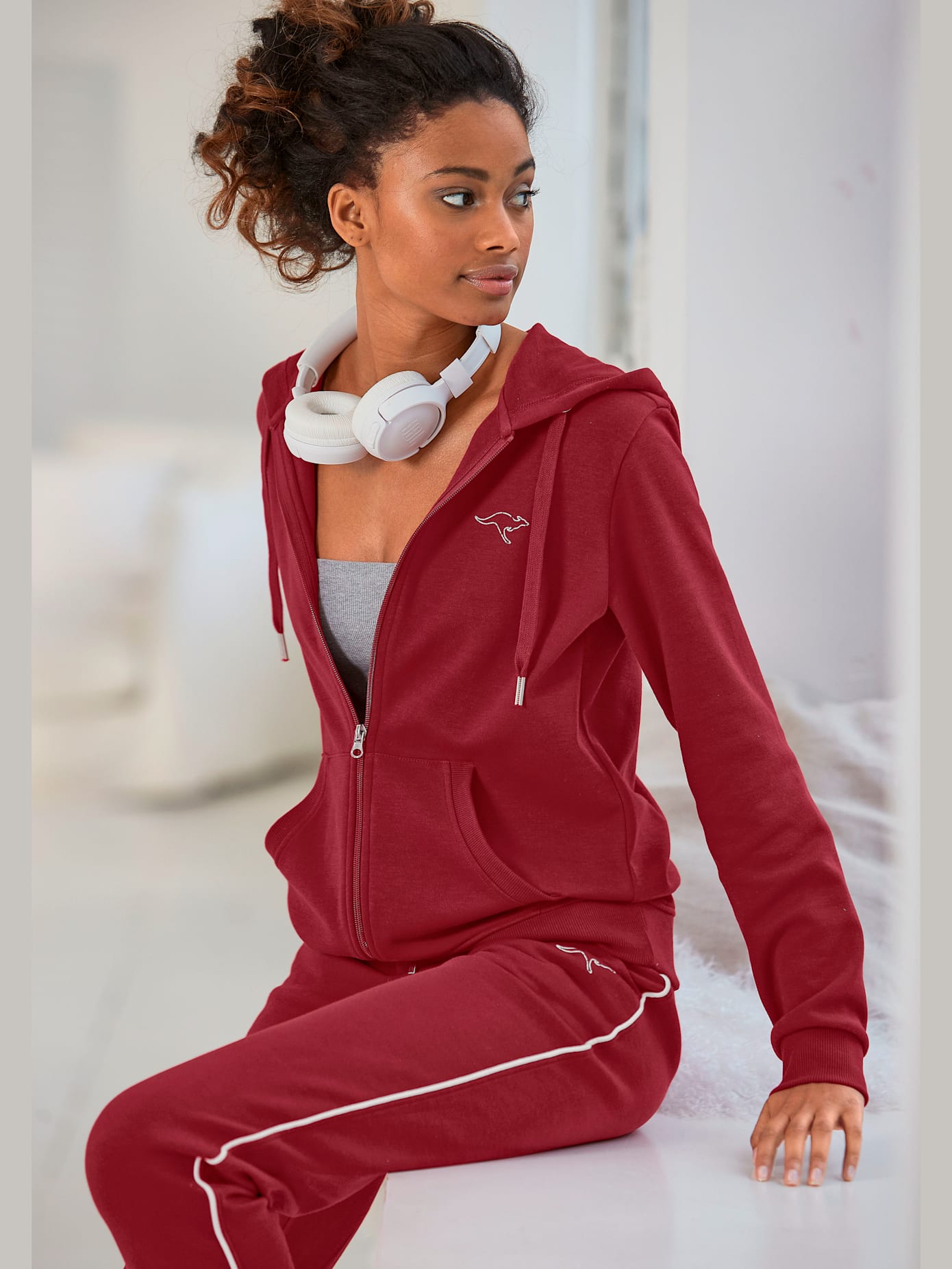 Veste sweat à capuche avec cordon de serrage