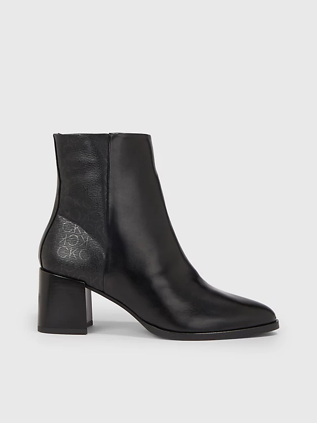 Botas de cano curto com logotipo e salto de couro.