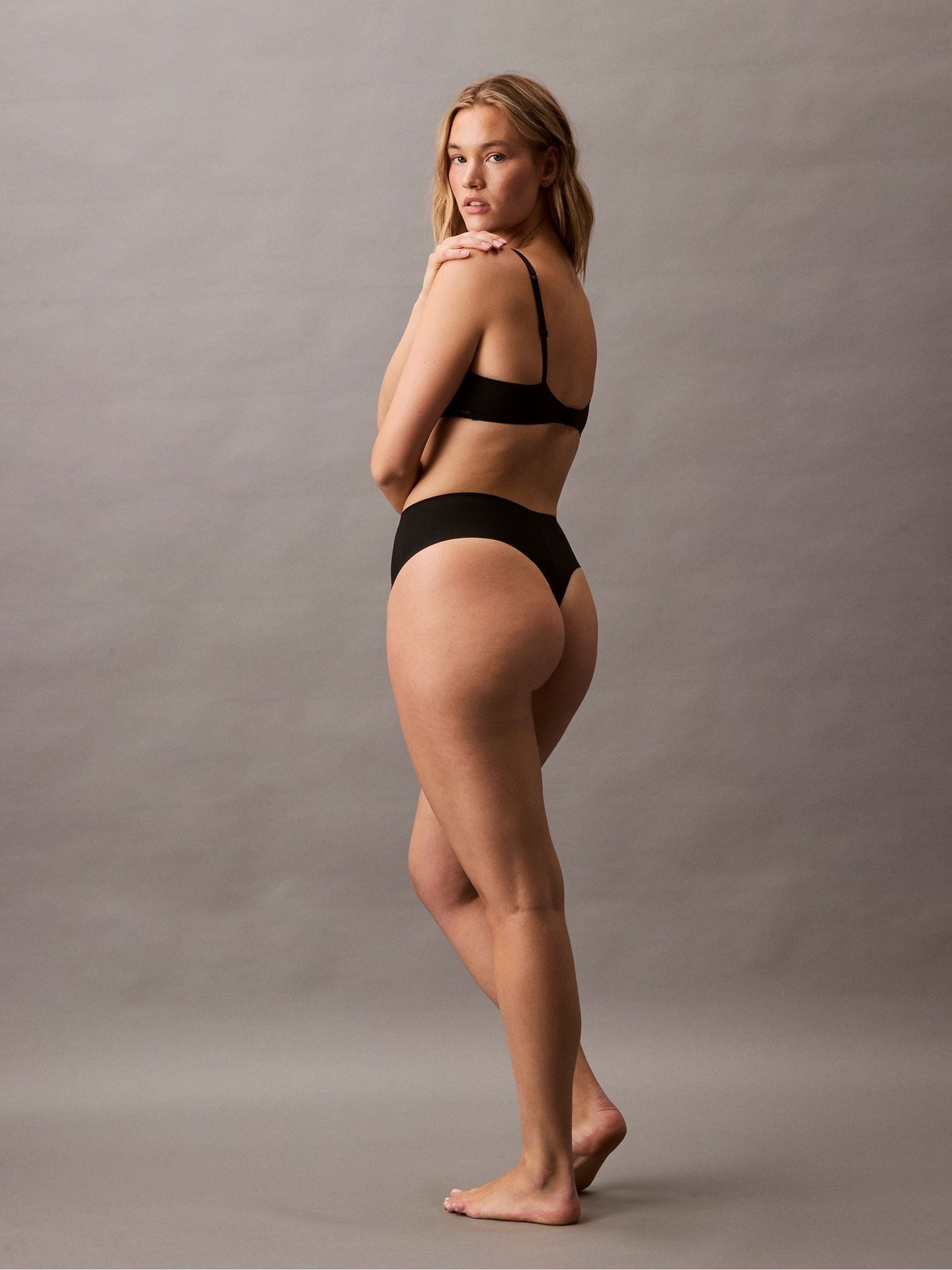 Calvin Klein Sculpted Shapewear Thong - Stay Put Mesh