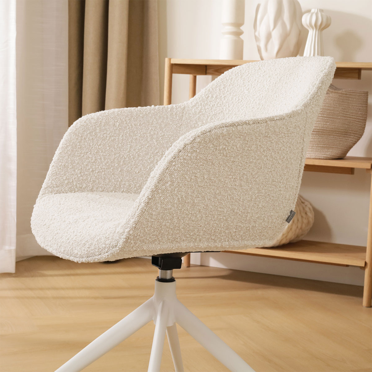 Eetkamerstoel Nola-Mare bouclé beige - wit onderstel