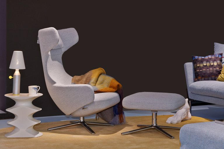 Vitra Grand Repos loungestoel met Ottoman, Cosy kiezelgrijs