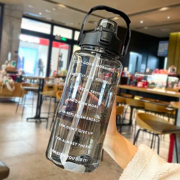 Stor vannflaske med halm 2 liter tidsmarkør svart