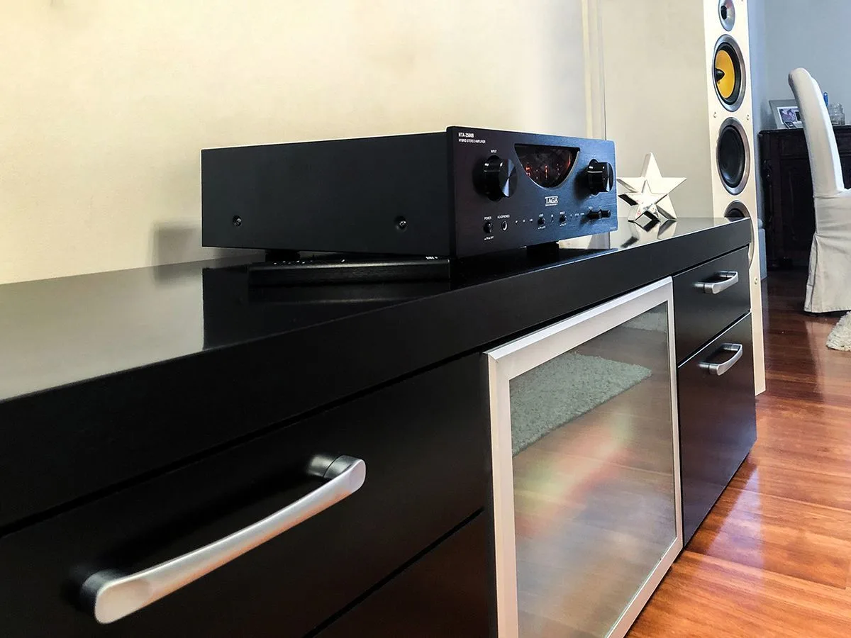 Taga Harmony HTA-2500 Noir Amplis hi-fi stéréo