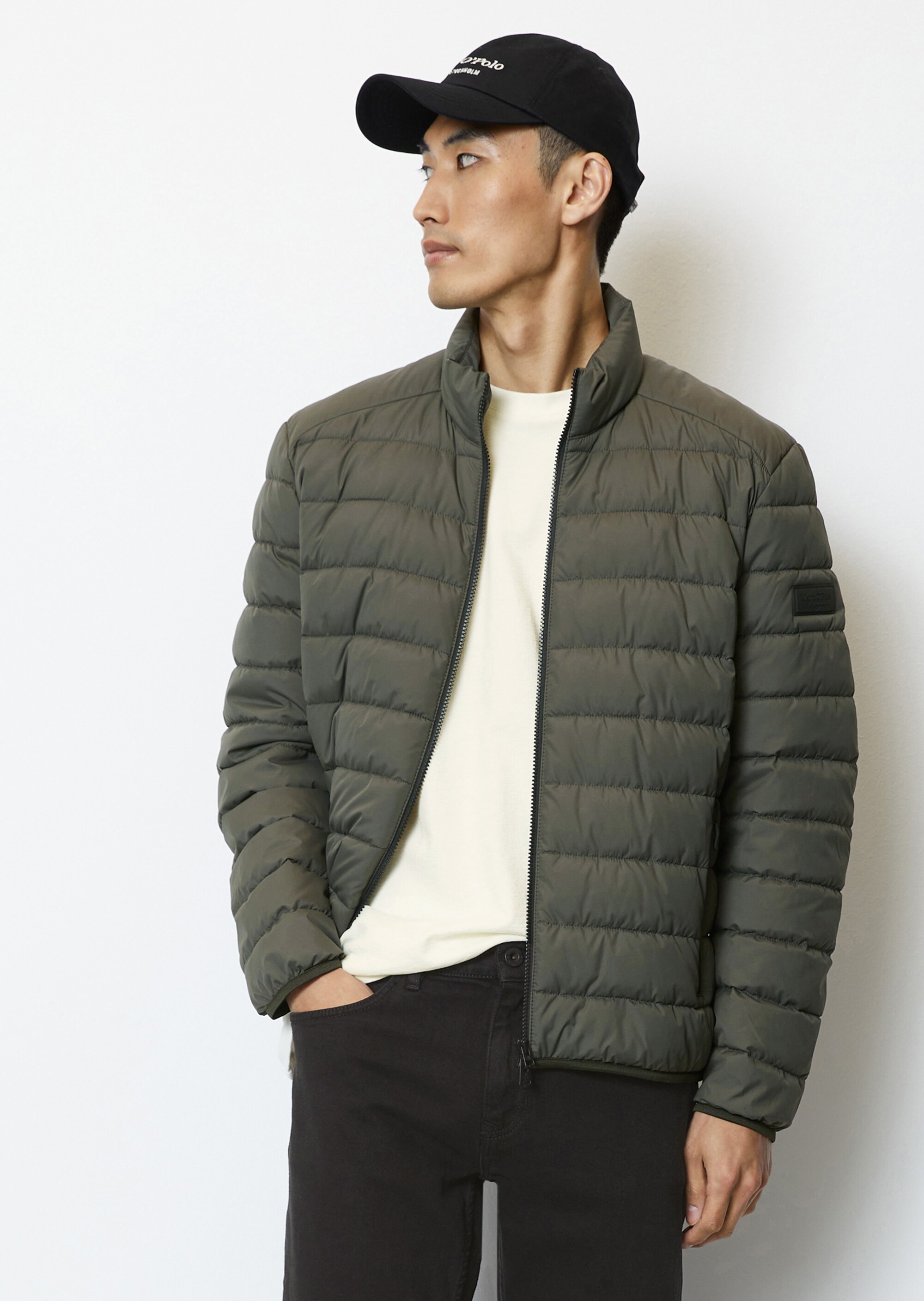 Steppjacke regular aus recyceltem, wasserabweisendem Material