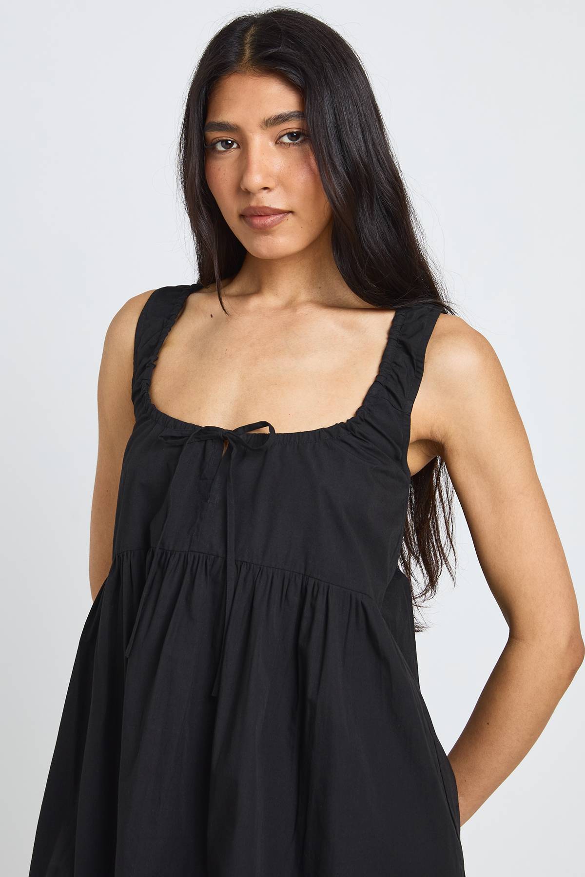 boohoo Robe Courte Smock Grande Taille Avec Détail Nœud Devant