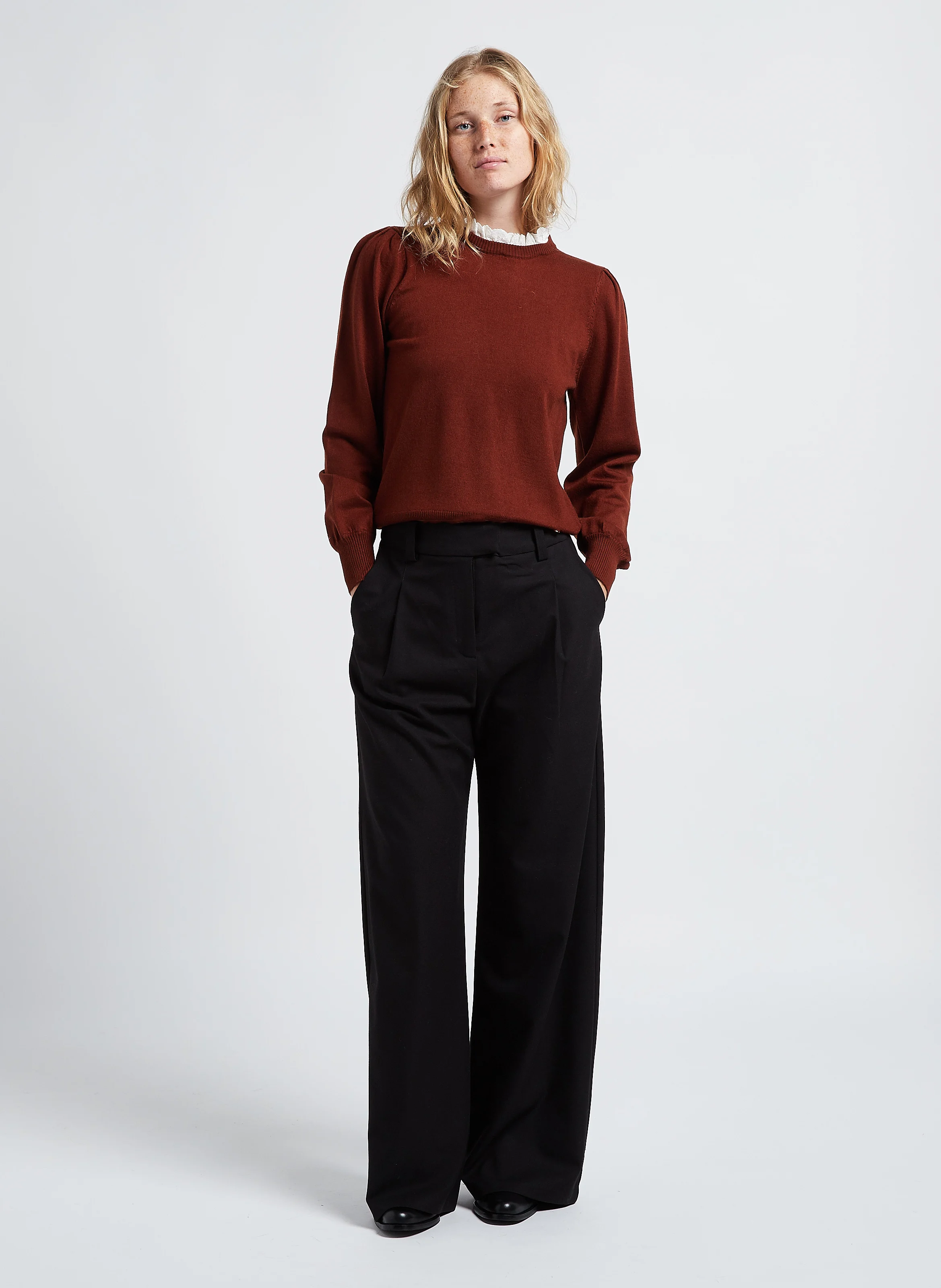 AUBINE - Pull col rond en dentelle| Marron