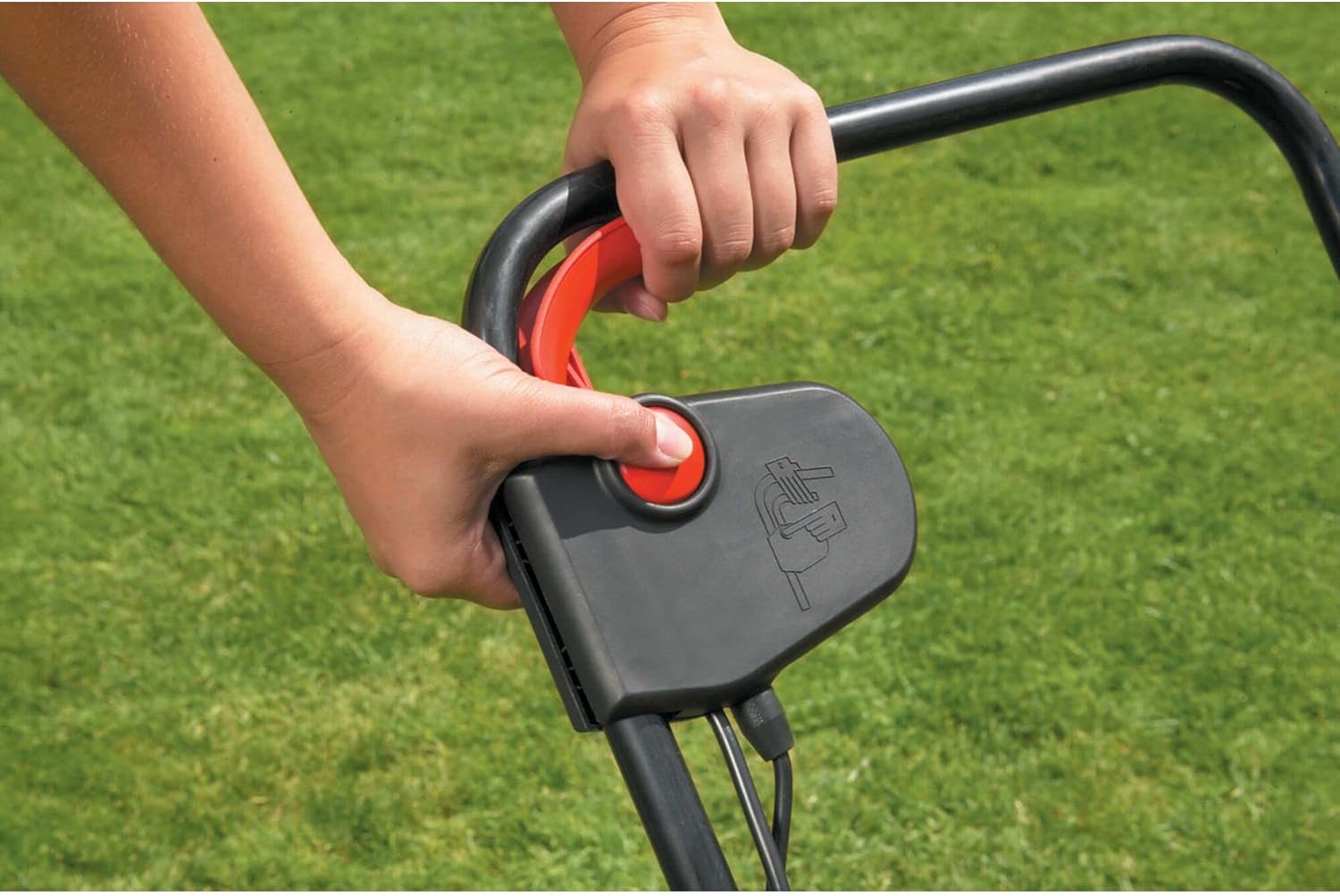 Black+Decker Vertikurierer Elektrisch Rasenlüfter elektrisch (600W, 30 cm Arbeitsbreite, 3 Arbeitshöhen, zur ganzjährigen Rasenpflege, entfernt schonend Moos, Unkraut & Schnittgutreste) GD300