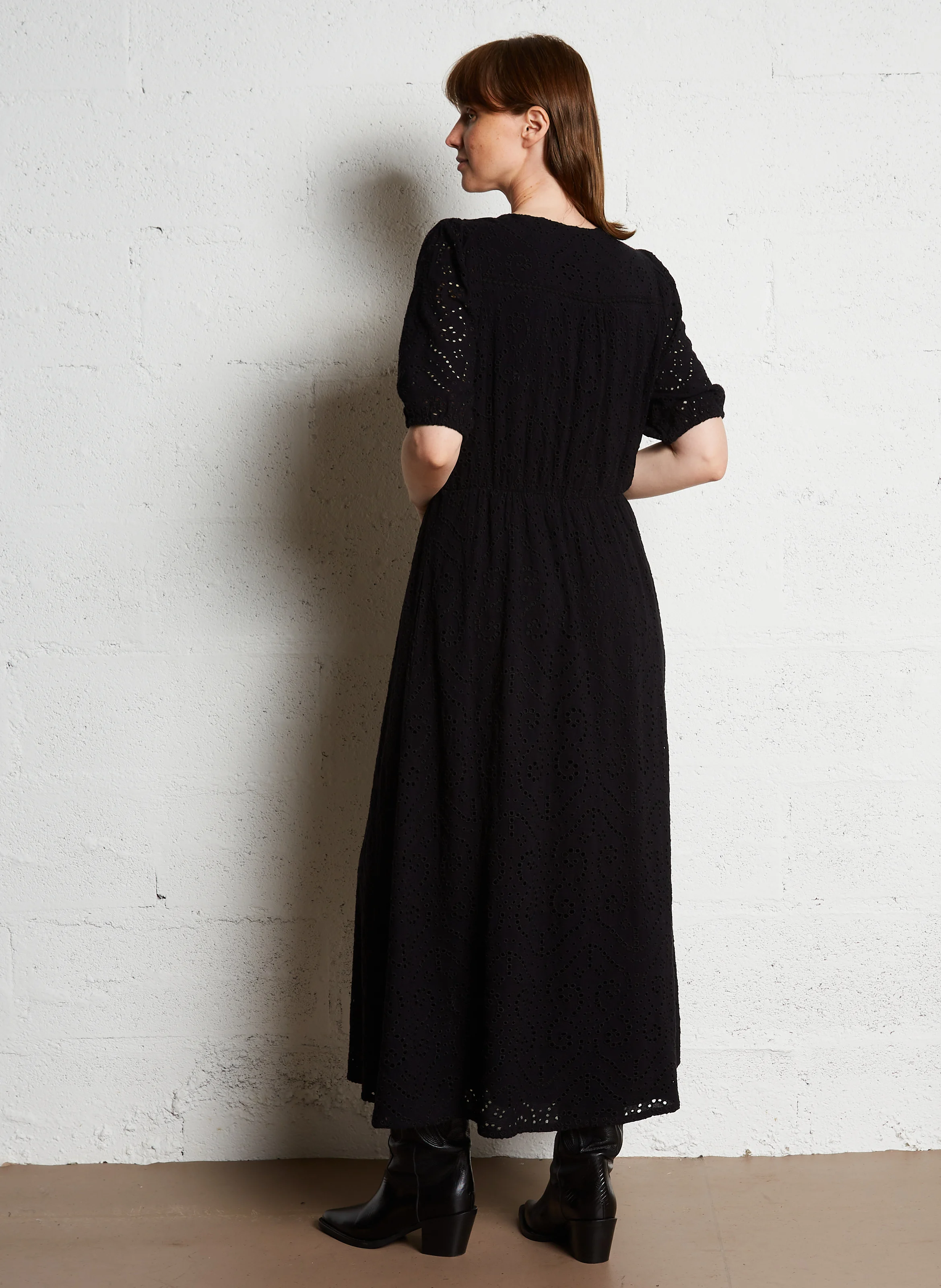 GEORDINA - Robe longue col V ajourée | Noir