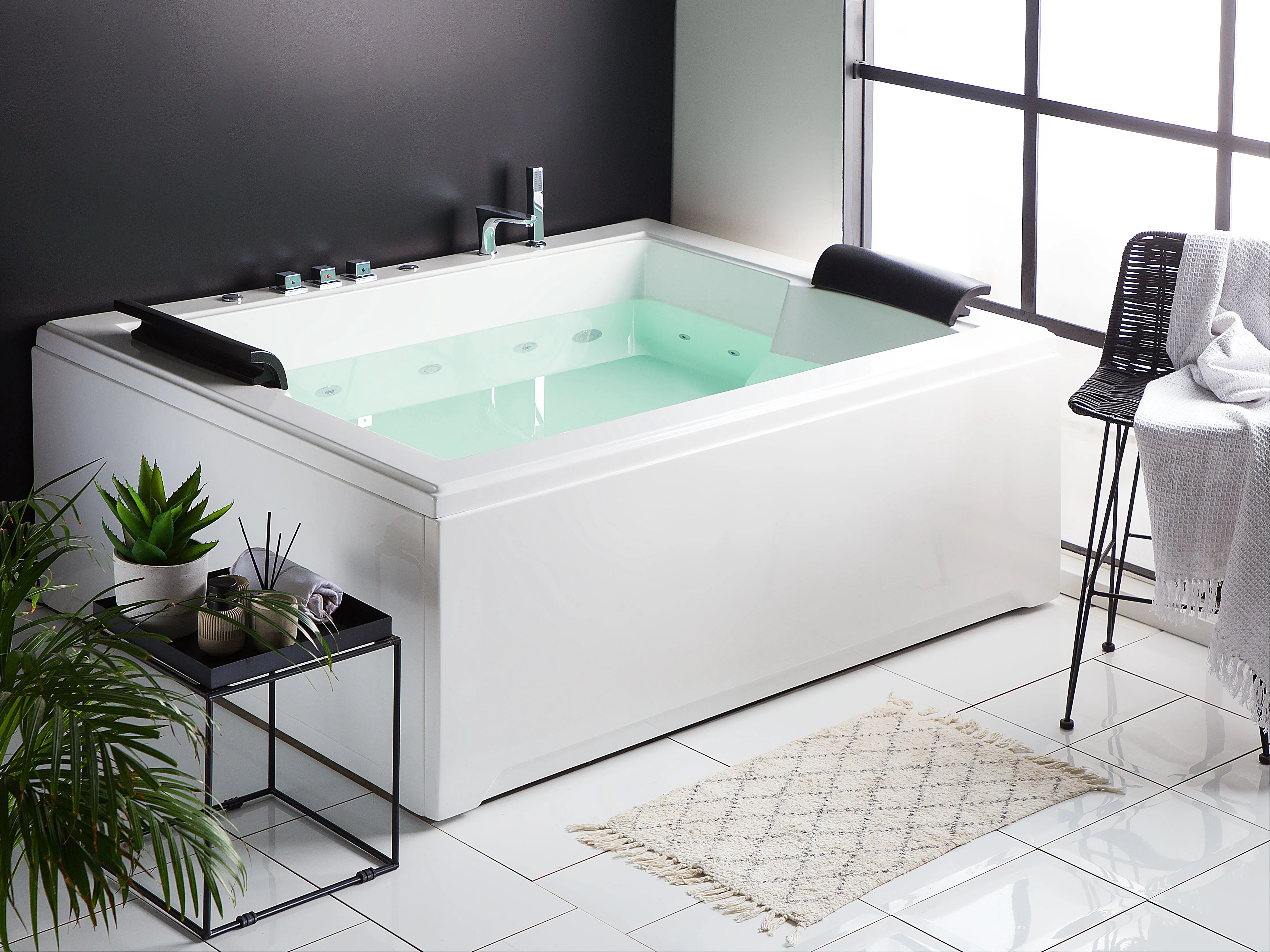 Hoek bubbelbad met LED SALAMANCA 183 x 142 cm Wit