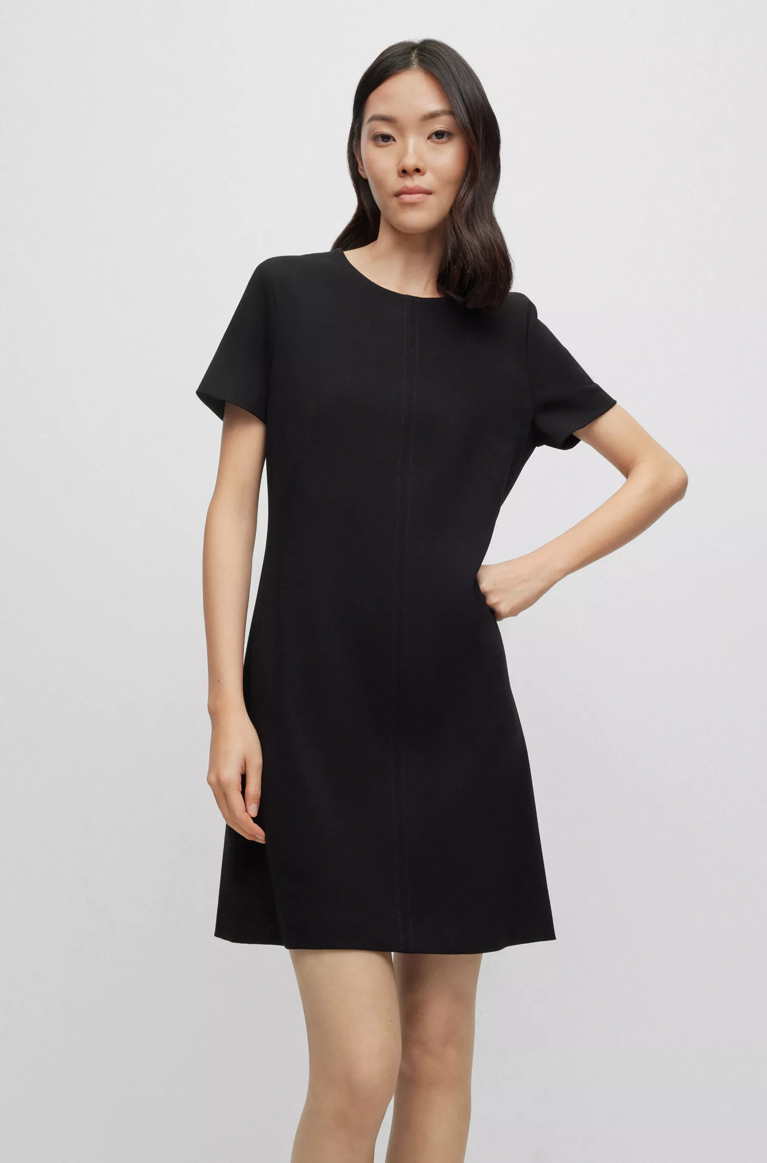 Vestido preto BOSS de corte justo com gola redonda em tecido elástico.