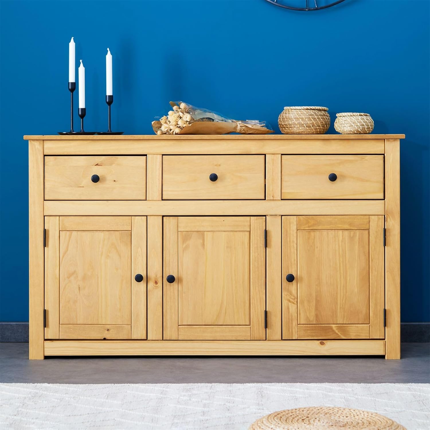 CARO-Möbel Kommode Cancun im Landhaus Stil, Sideboard mit 3 Türen und Schubladen, Moderne Anrichte aus Kiefer massiv mit gebeizter gewachster Oberfläche