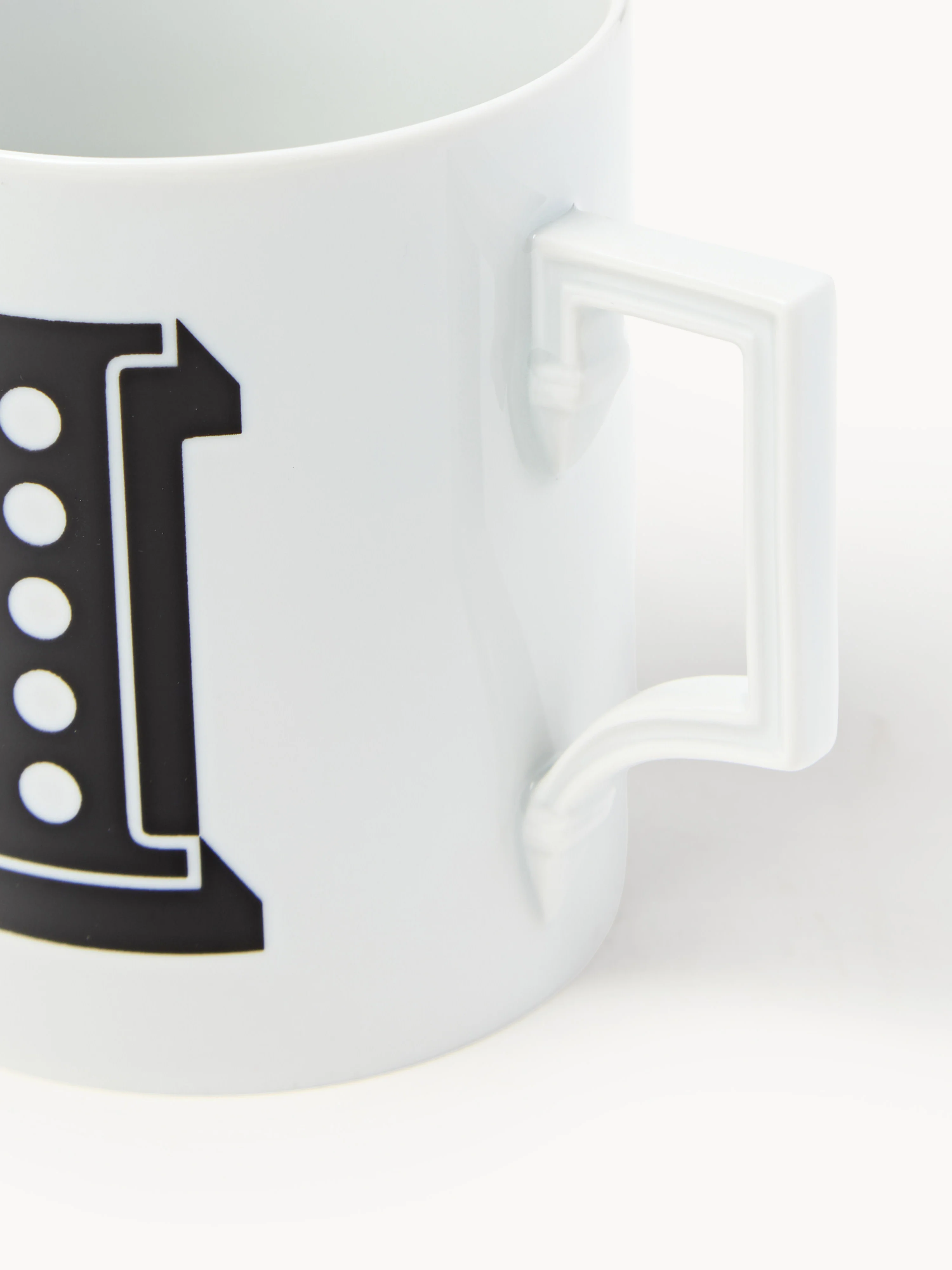 Handgemaakte beker Initials met decoratief motief