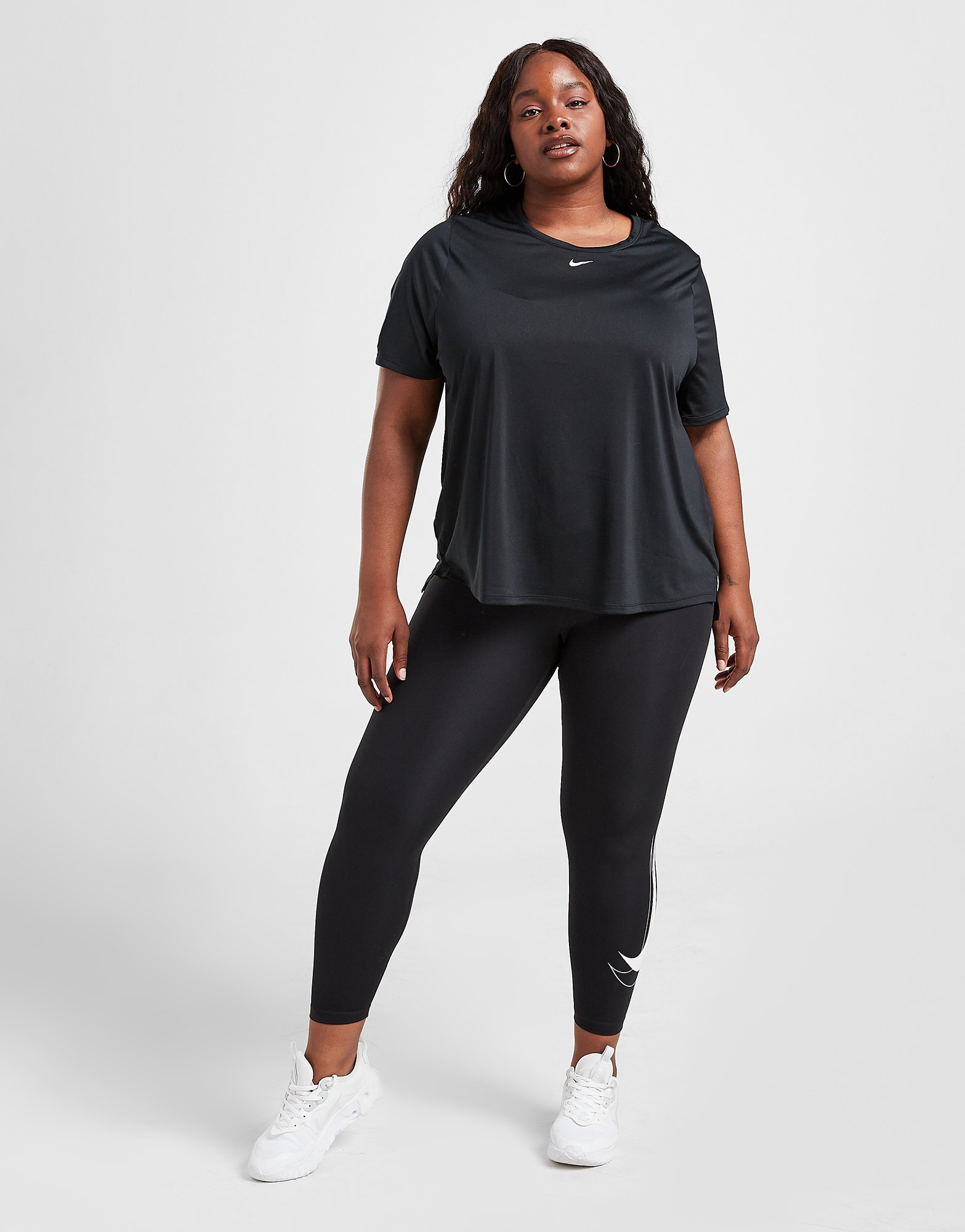 Nike Haut à manches courtes et coupe standard Nike Dri-FIT One pour Femme (grande taille)