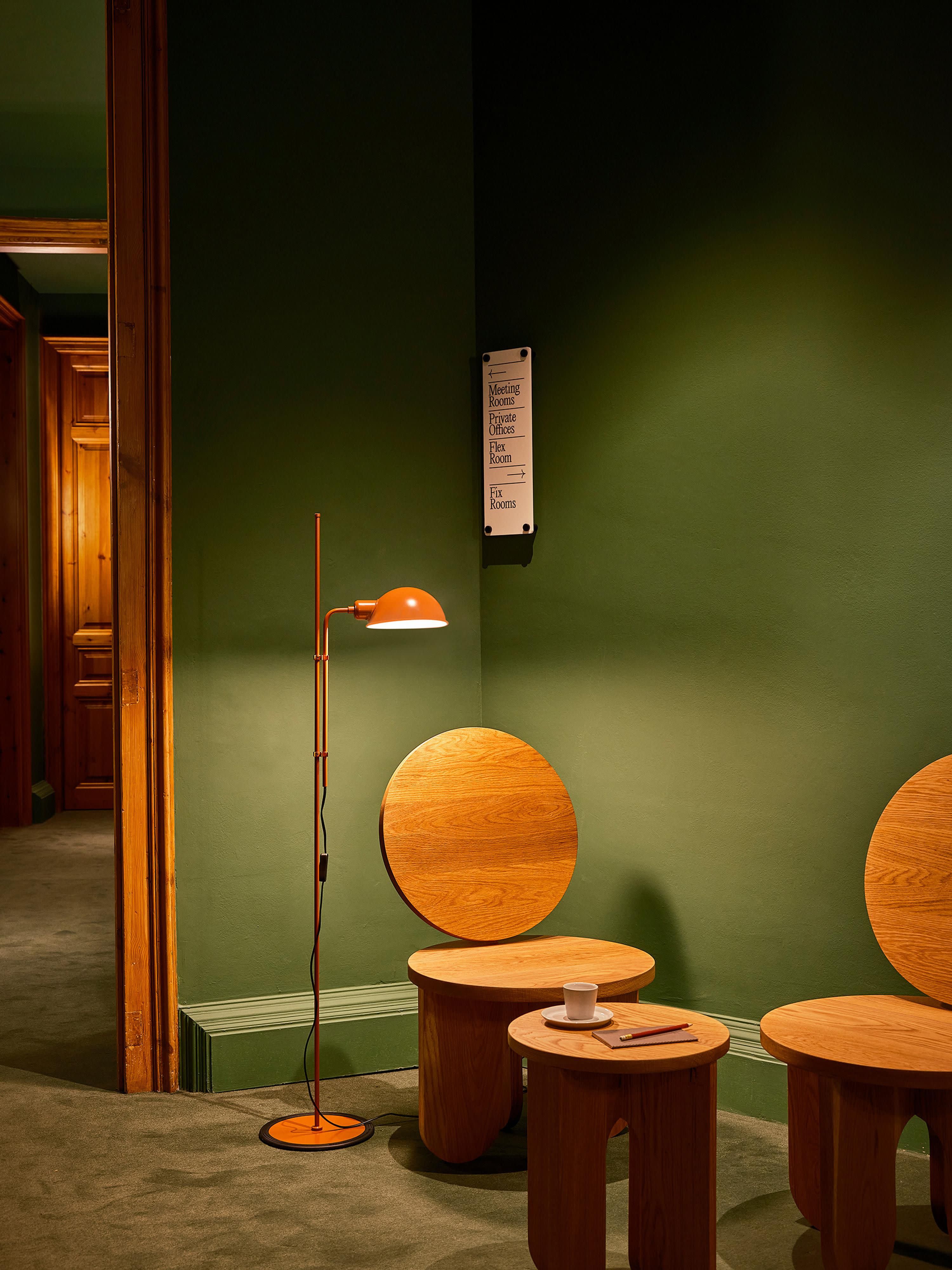 Kleine vloerlamp Funiculí met verstelbare lampenkap
