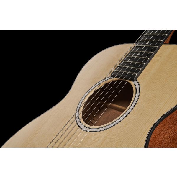 Martin Guitar 000JR-10, Sitka, Sapele