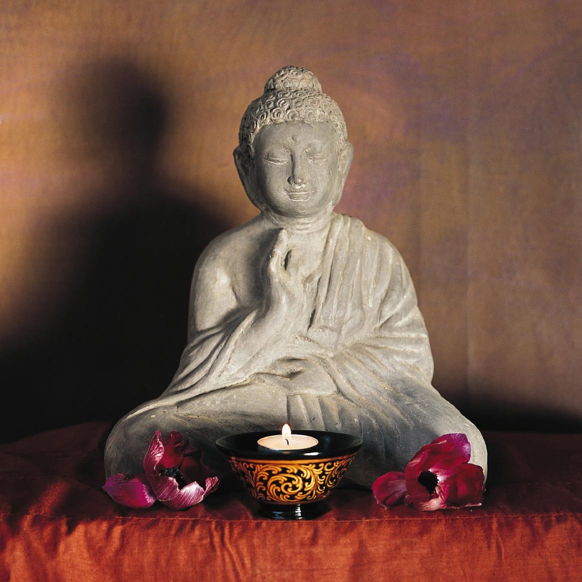 Sitzender Buddha, aus Ton, grau, L 15 cm, B 25 cm, H 29 cm von fischer's lagerhaus