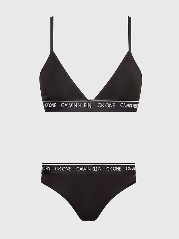 Conjunto de sutiã triangular e calcinha fio dental CK One
