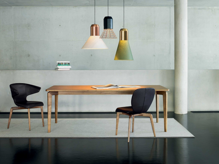 ClassiCon Munich Armchair stoel, eiken onderstel,  zwart leer