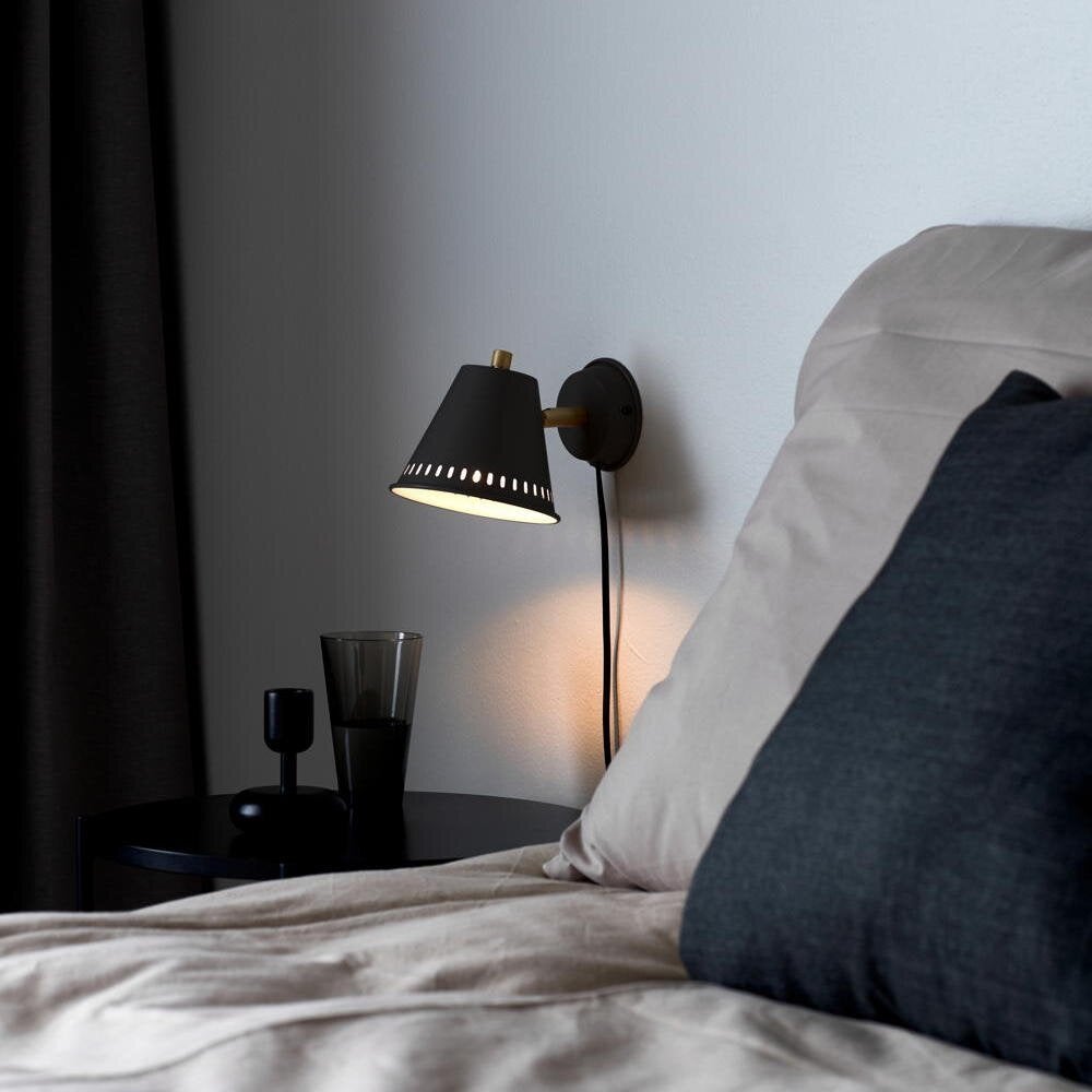 Wandlamp van dennenhout in zwart GU10