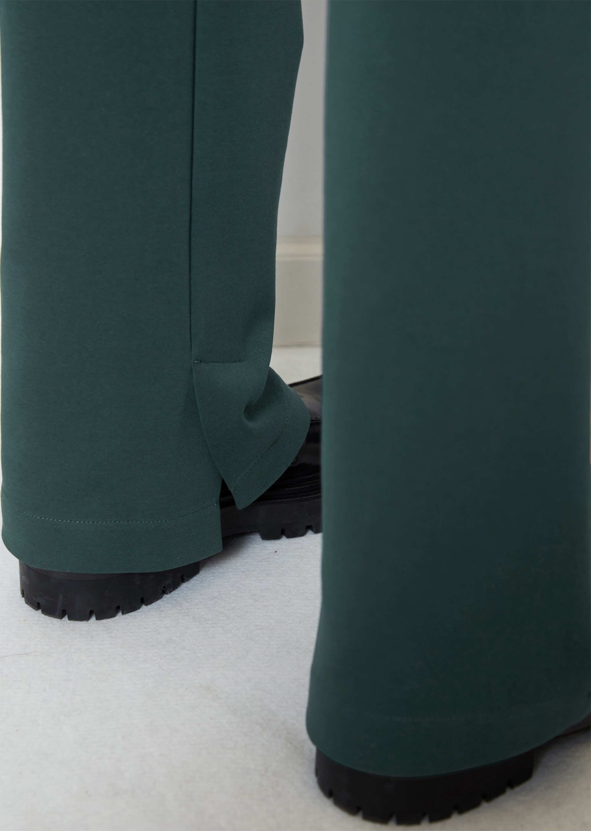Jersey-Hose mit geschlitztem Saum regular aus Interlock-Qualität