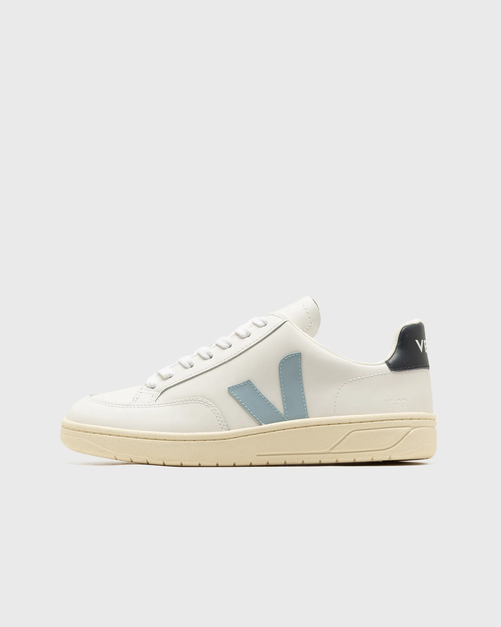 Veja V-12 LEATHER