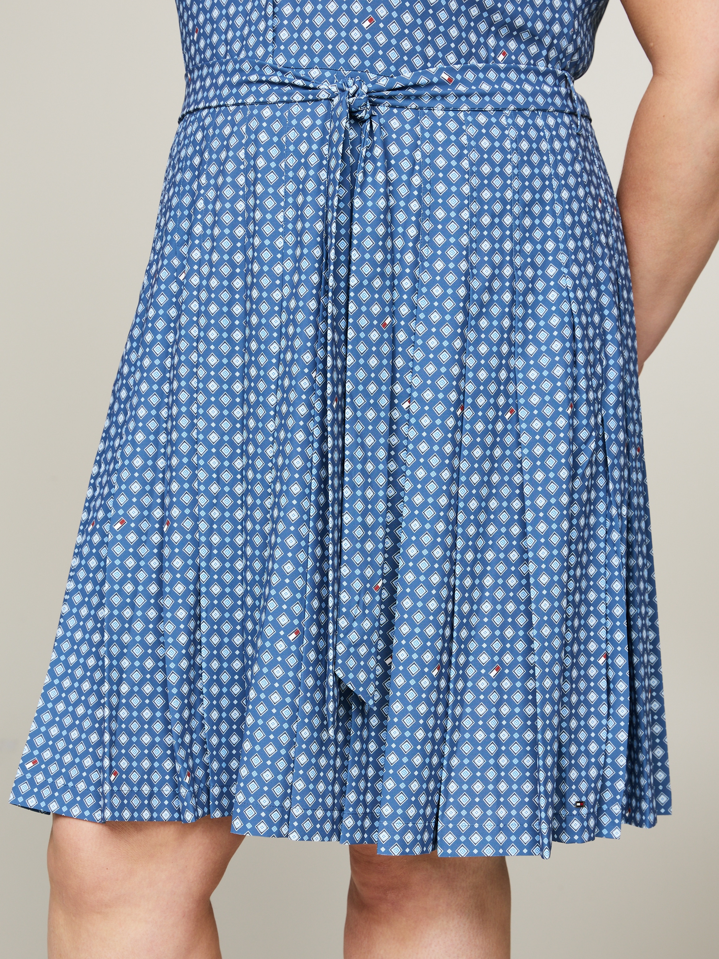 Tommy Hilfiger Curve Hemdblusenkleid »CRV FOULARD PLEATED SHIRTDRESS« Grosse Grössen