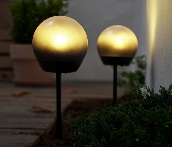 2 LED-Kugelleuchten