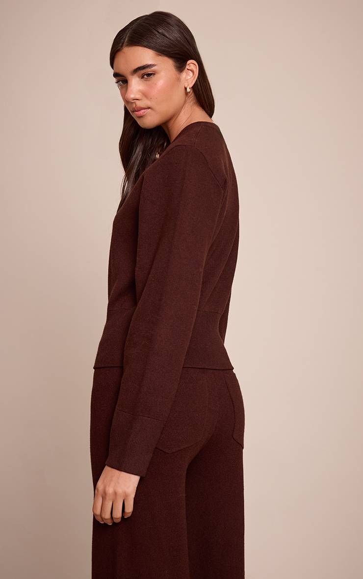Chocolat Cardigan En Maille Compacte Douce Avec Détail De Patte De Boutonnage