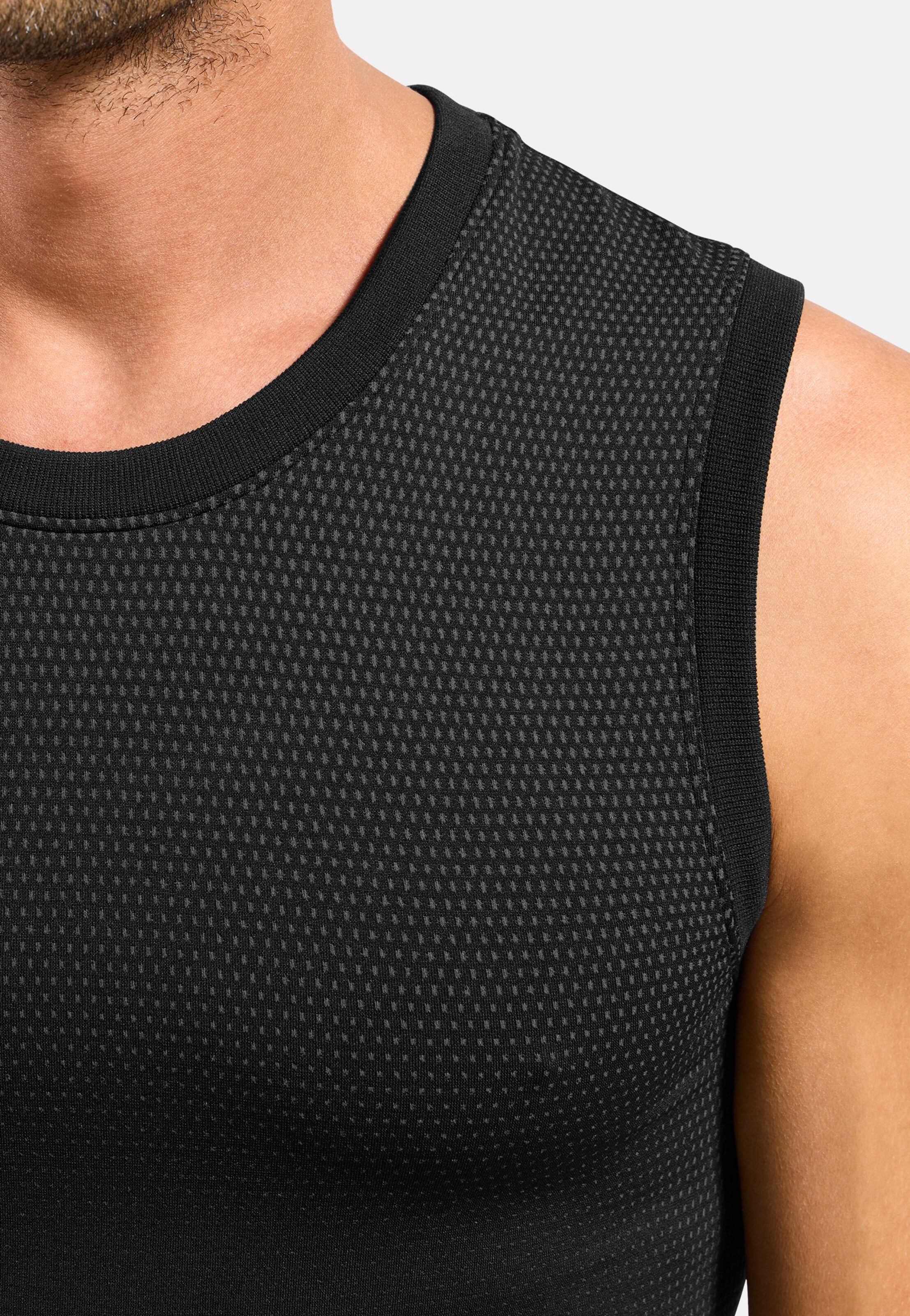 Performance Light Base Layer Singlet in black