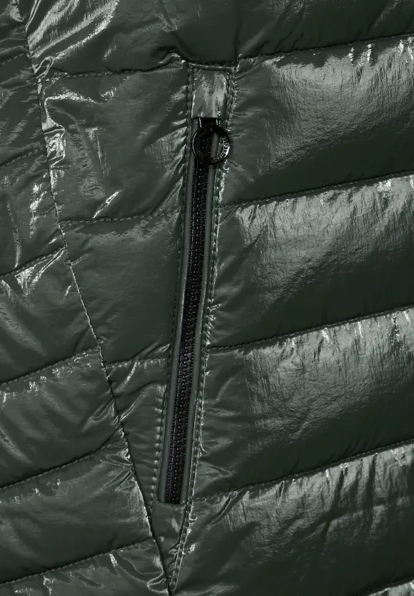 Kurze Glanz Steppjacke - verdant green