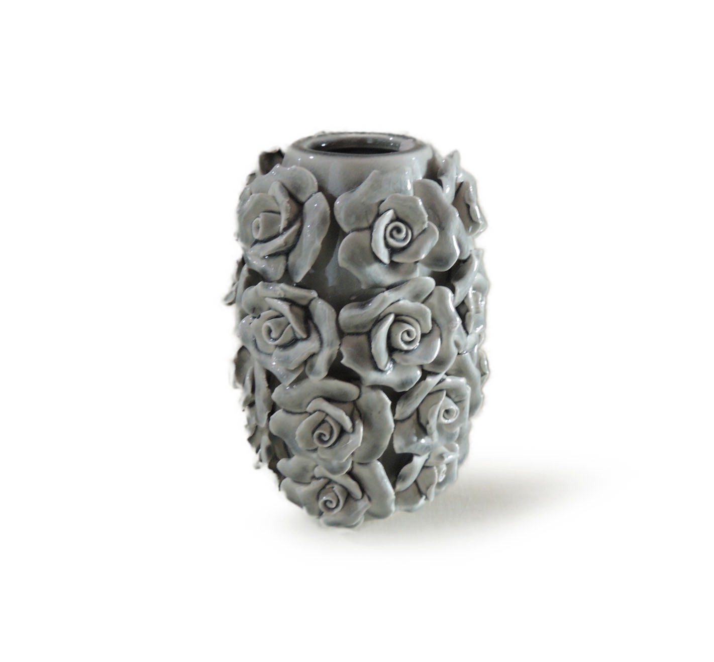 Vase 'Rosa Violaceus', mit handmodellierten Blüten, grau, Ø 11,5 cm, H 17 cm von fischer's lagerhaus