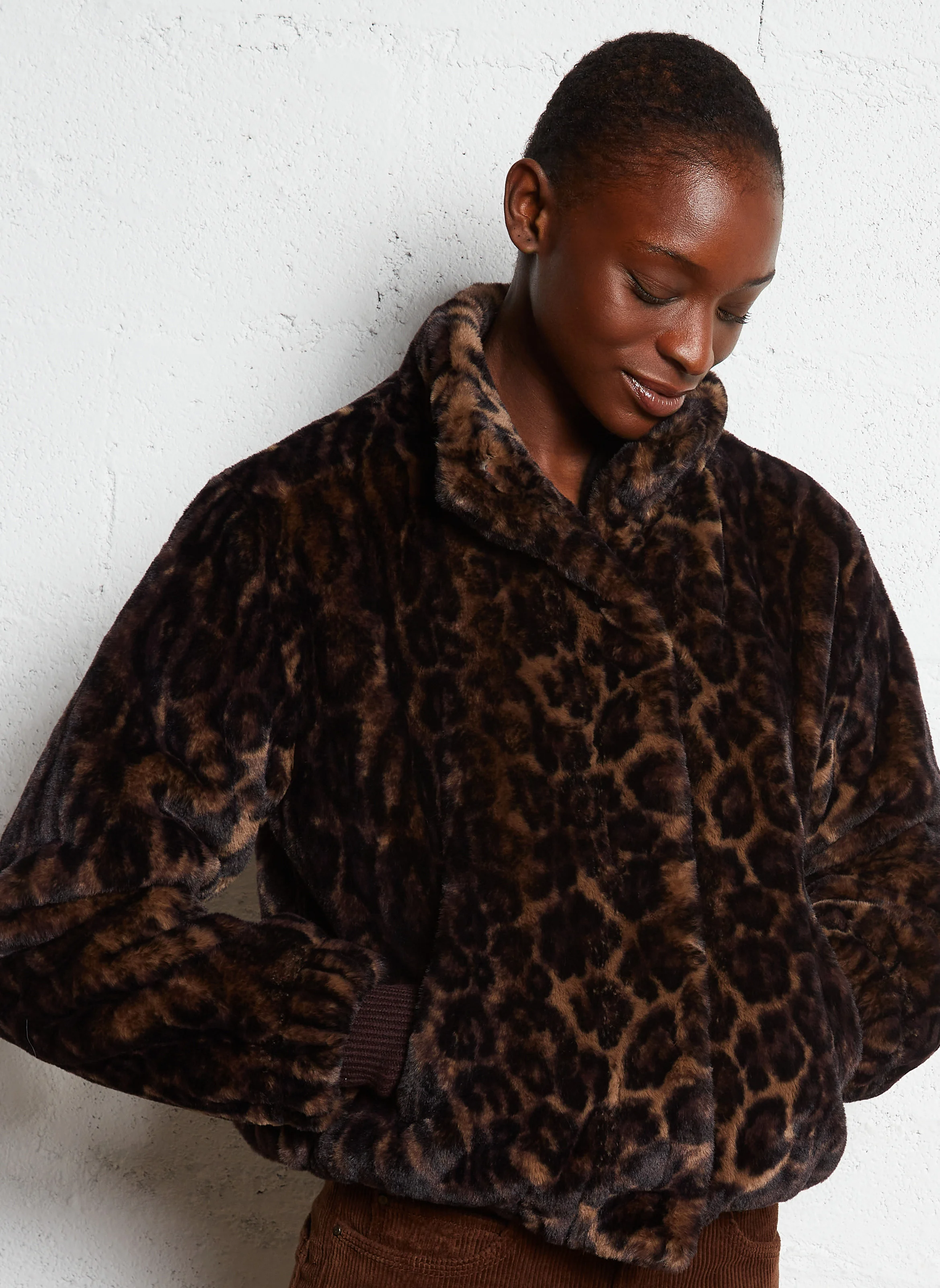 MACYLIA - Manteau court en fausse fourrure| Marron