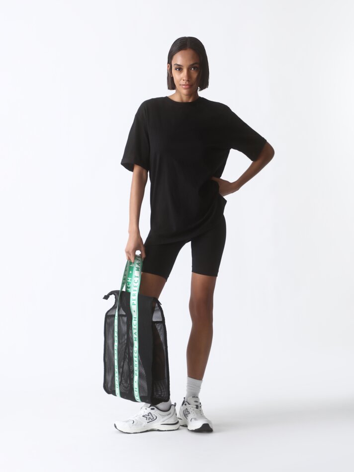 Camiseta oversized de manga curta - Preta