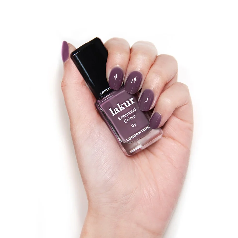Londontown - Nail Lakur - Save the Queen