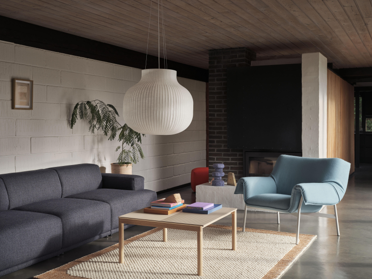 Muuto Couple salontafel 80x84 wavy eiken pale blue