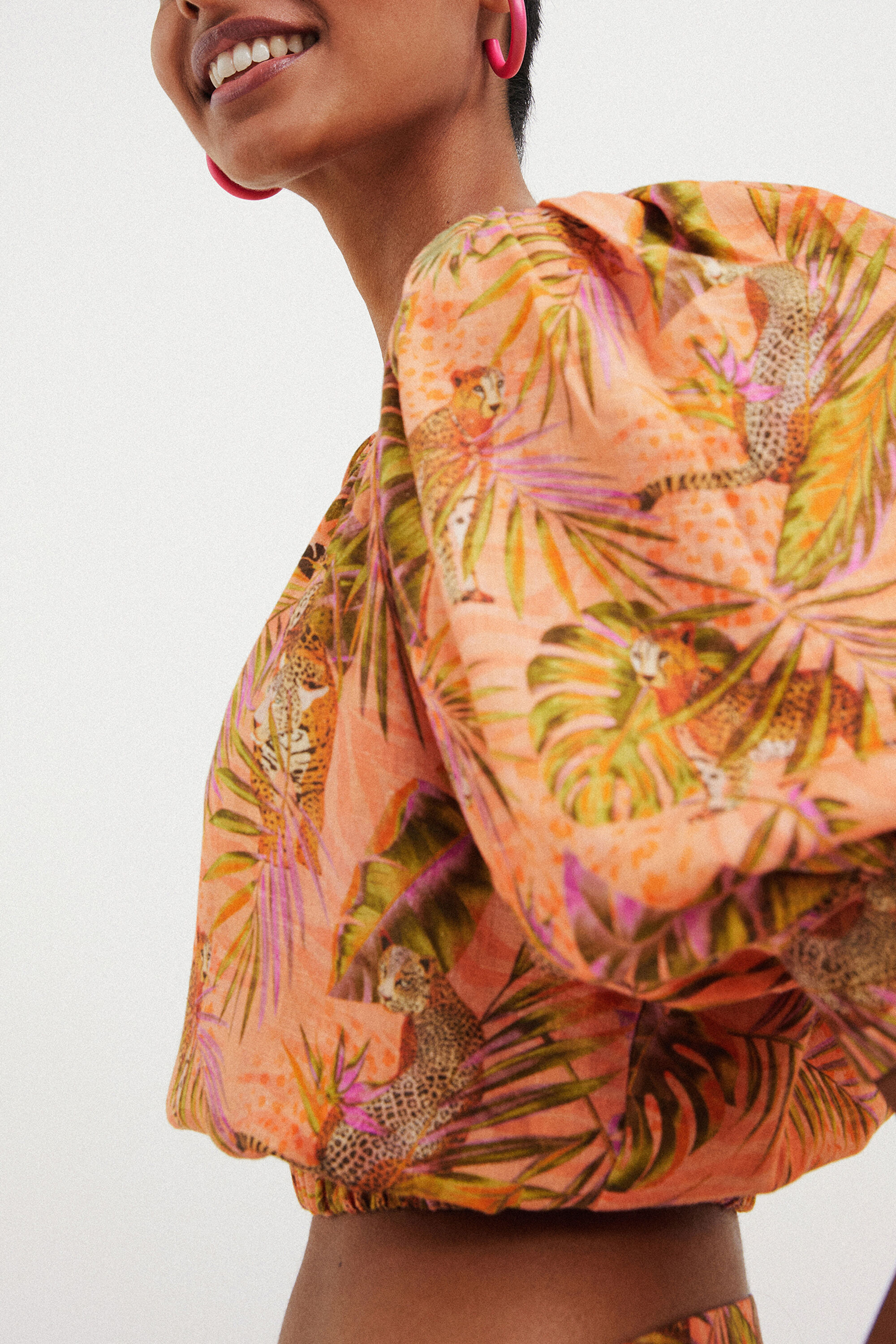 Blouse courte tropicale