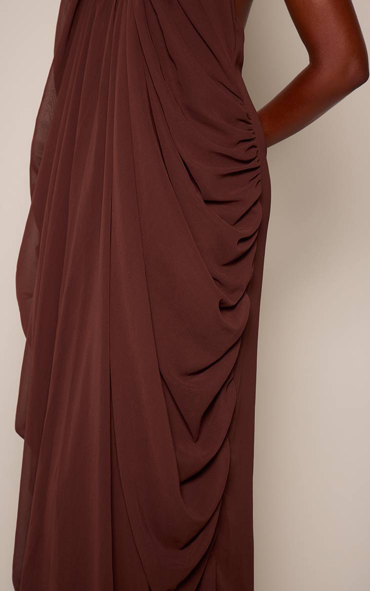 Chocolat Robe Longue En Mousseline À Décolleté Plongeant Avec Détails Drapés Froncés