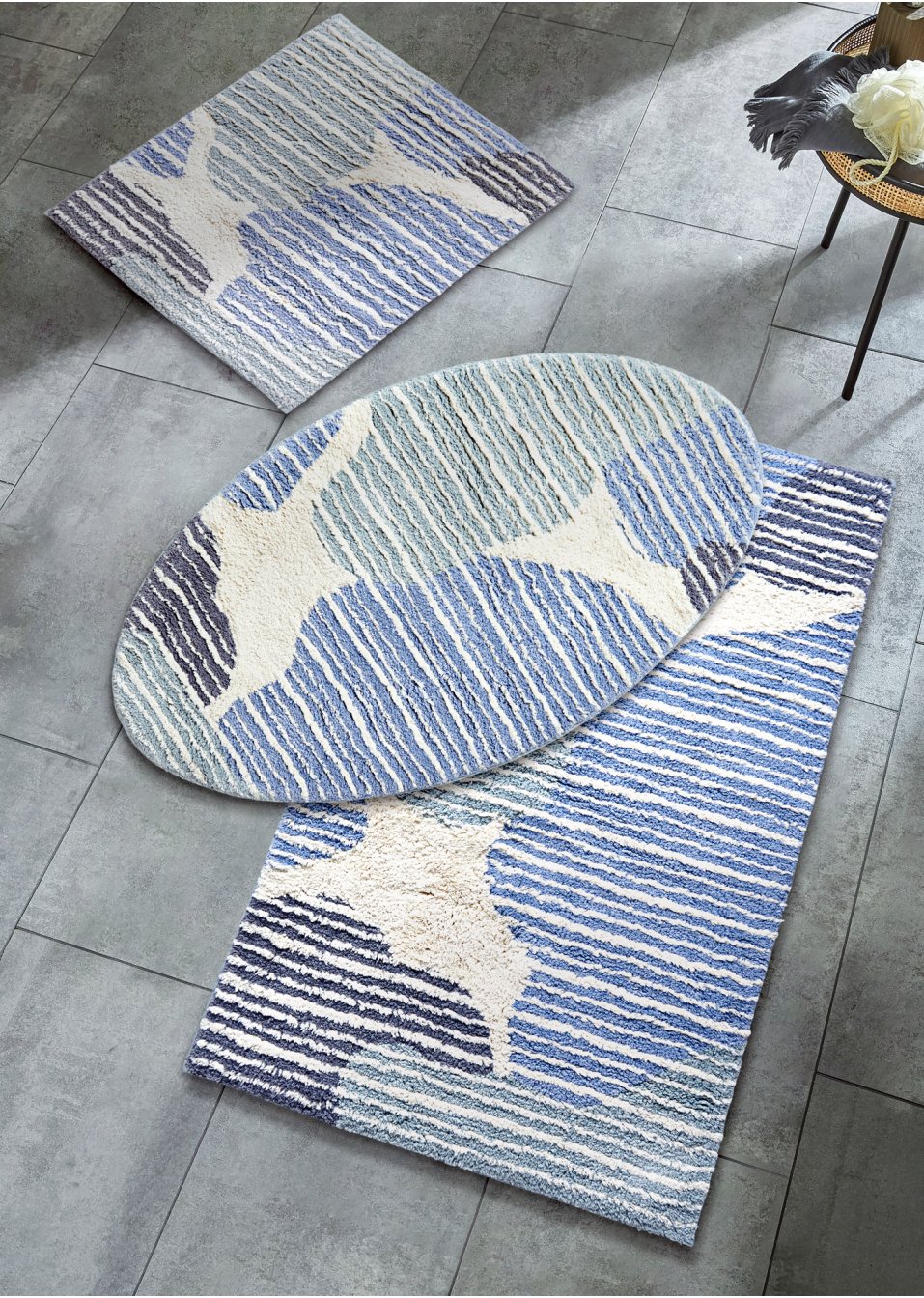 Tapis de salle de bain avec formes abstraites
