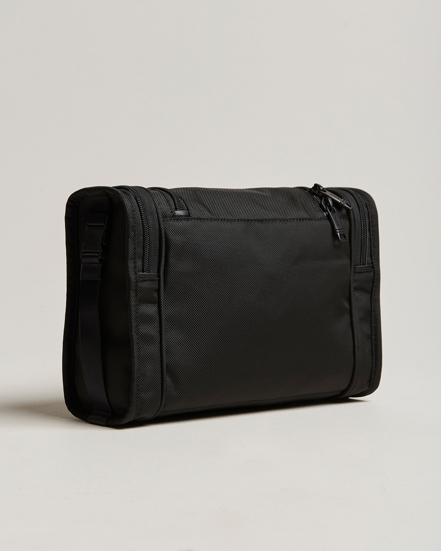 TUMI Alpha Hanging Travel Kit Black