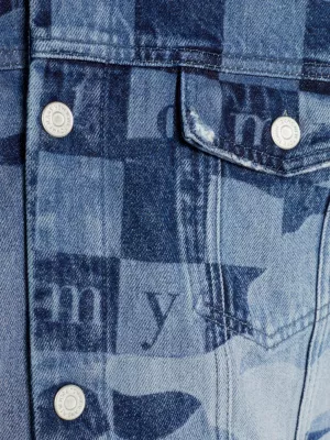 Jaqueta jeans estilo caminhoneiro com bordado do logo