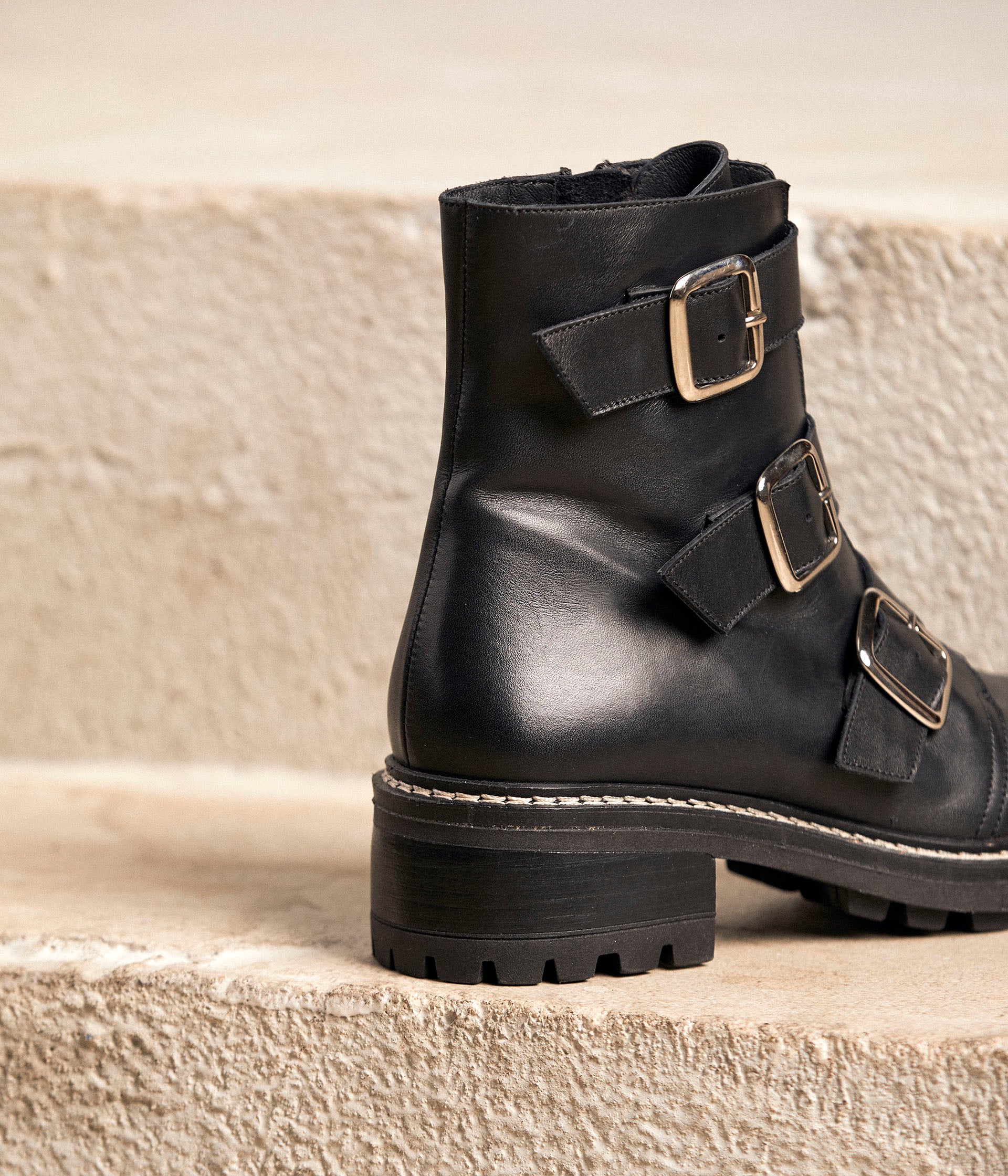 Boots noires boucles Amalia