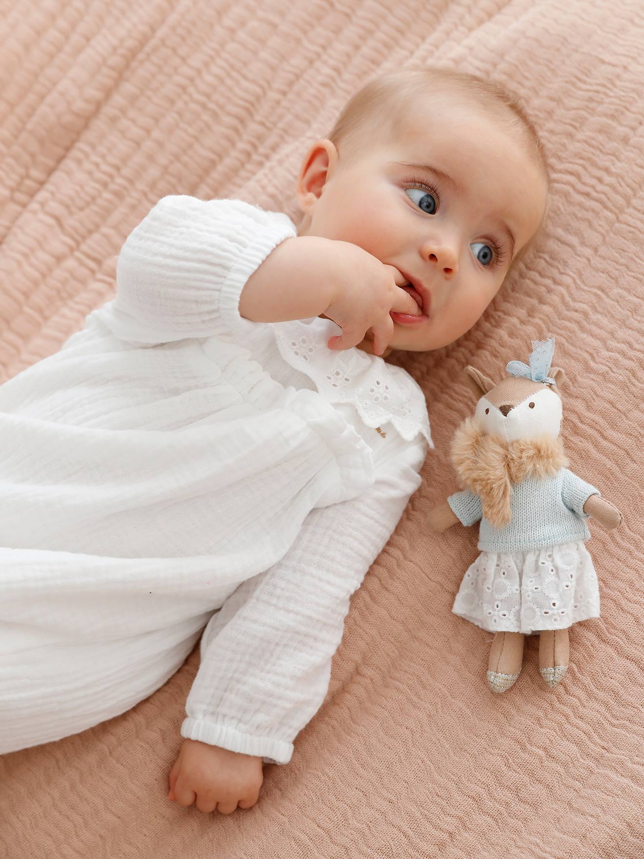 Macacão infantil rosa em chiffon de algodão, cor de maquiagem, com forro.