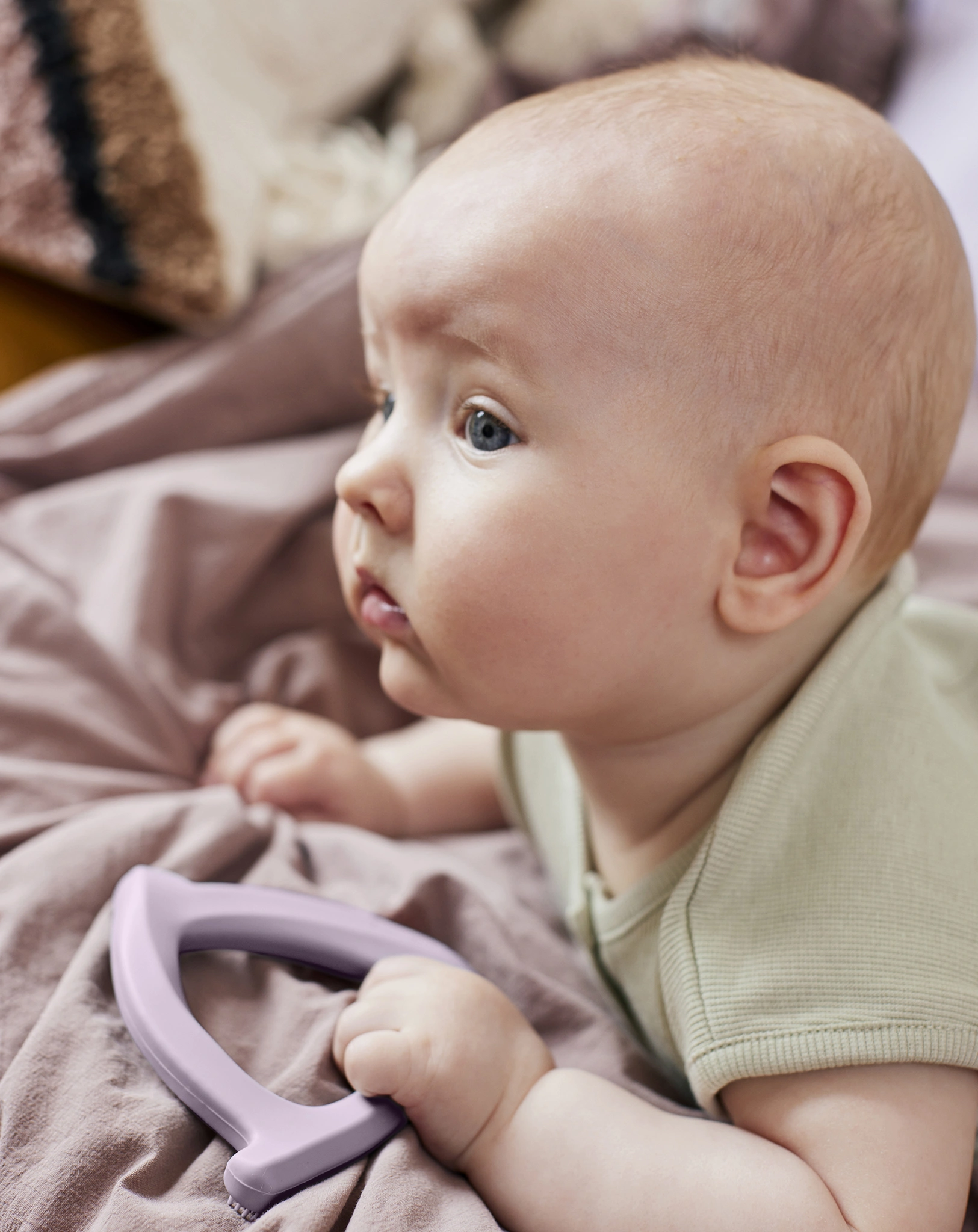 Silikon Beißring EVERYDAY BABY - TRIANGEL (10cm) in lila