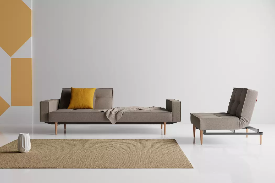 Schlafsofa mit Armlehnen Splitback Styletto hell