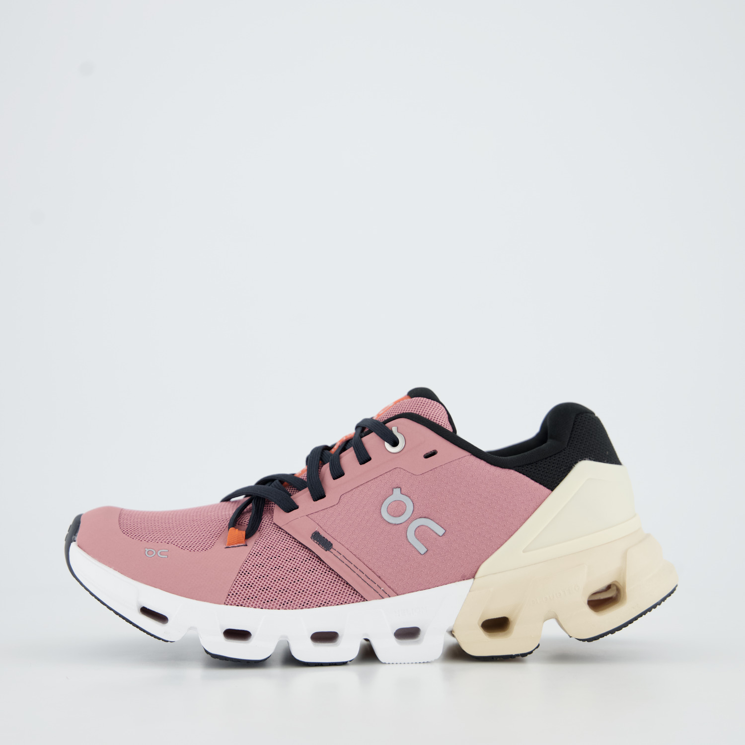ON CLOUDFLYER 4