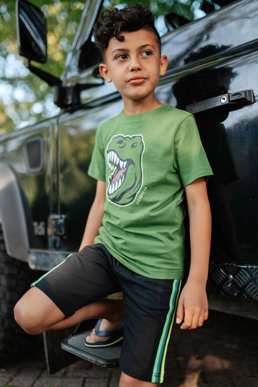 TYGO & vito regular fit sweatshort Bing met zijstreep zwart/neongroen