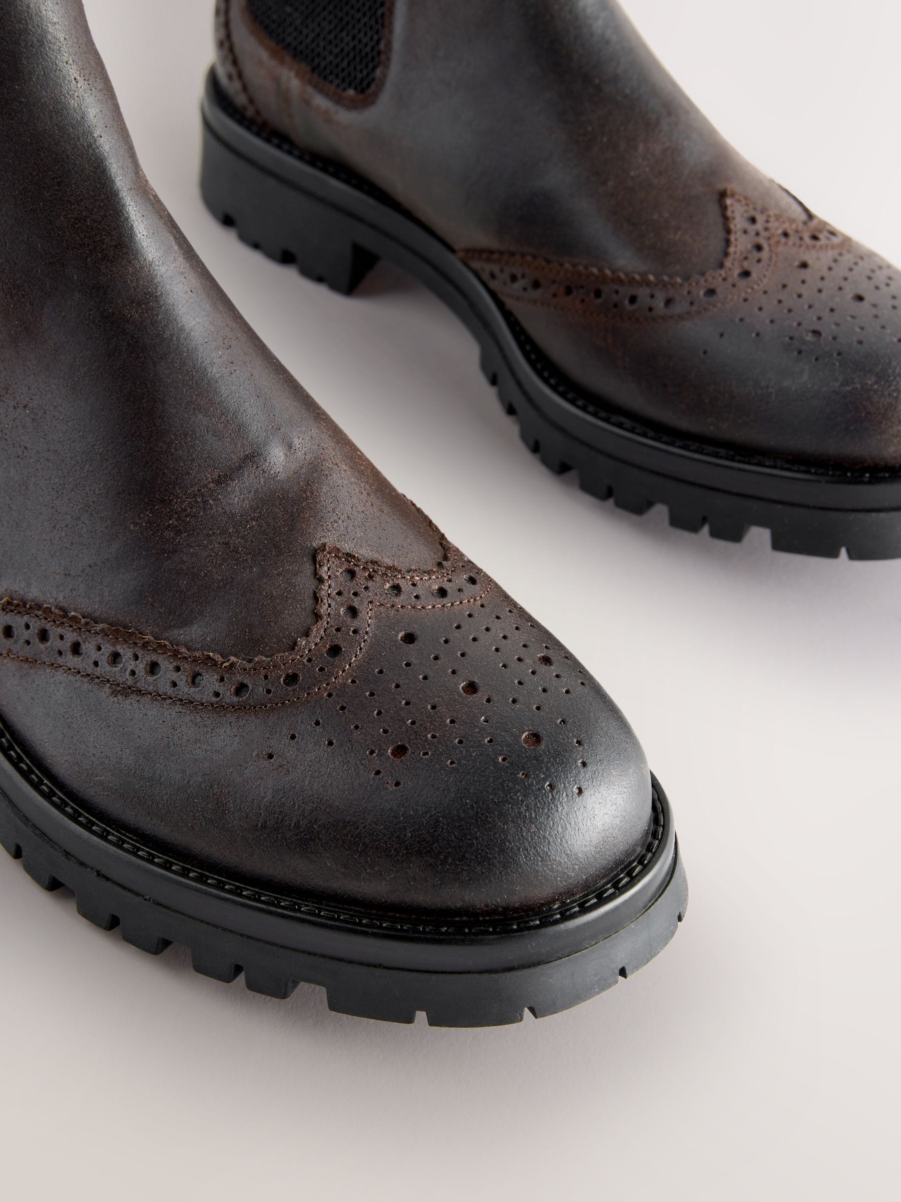 Bruin - Brogue Chunky Chelsea Boots