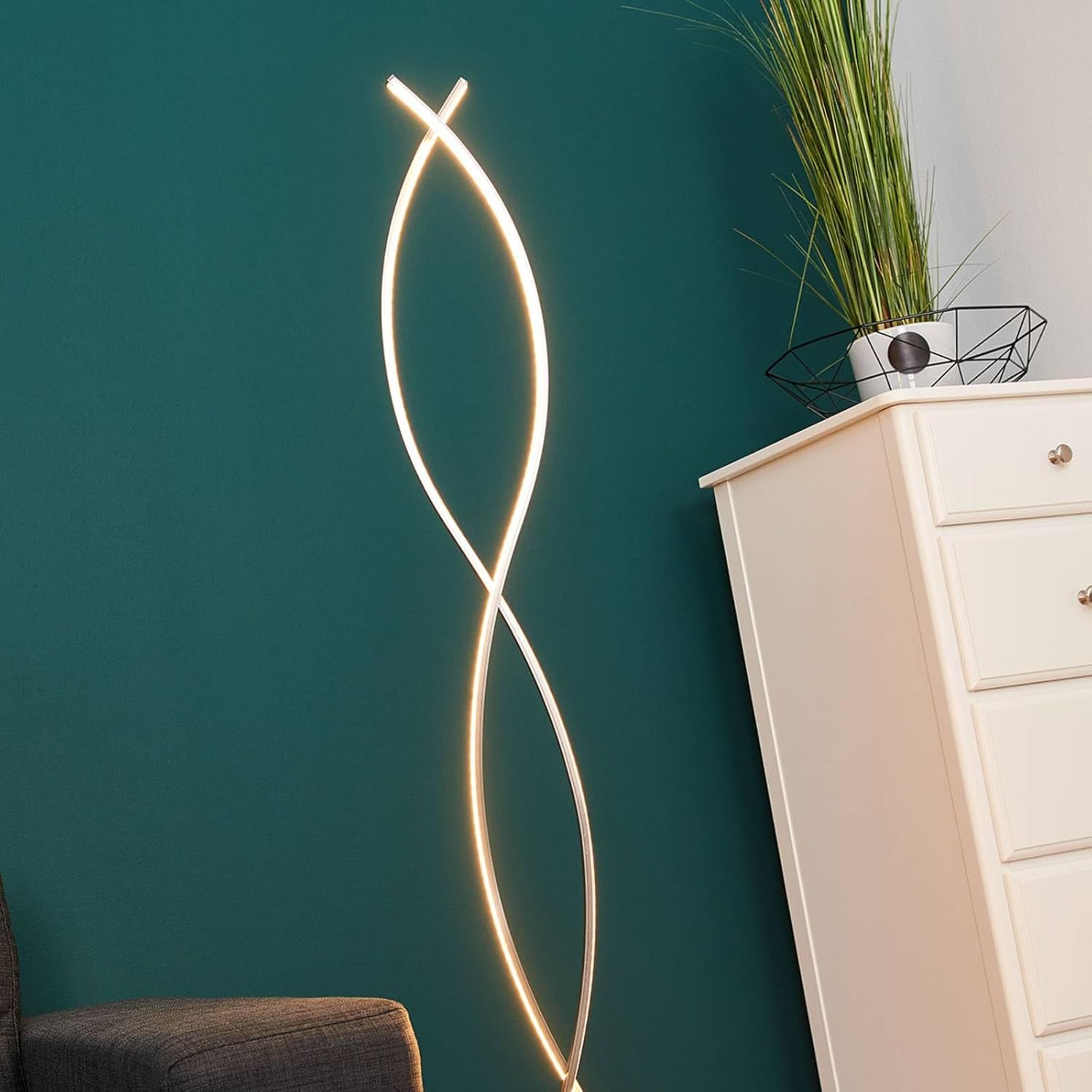 Lindby LED Stehlampe Metall mit Fußschalter, geschwungene Stehleuchte 138 cm, Standleuchte Wohnzimmer, Esszimmer, Schlafzimmer, Flur, Dekolampe Standlampe