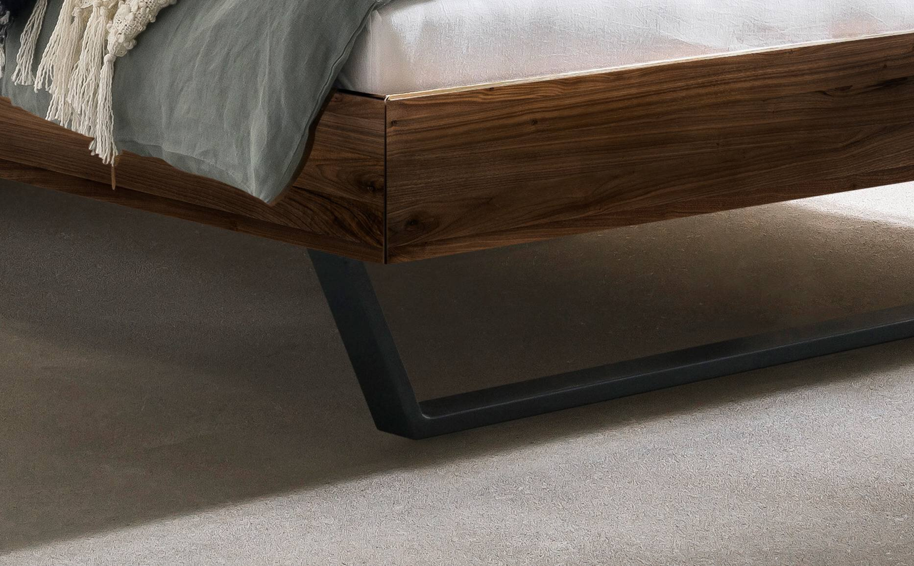 Holzbett HASENA ASTI 140X200cm Höhe 20cm Anthrazit Nussbaum
